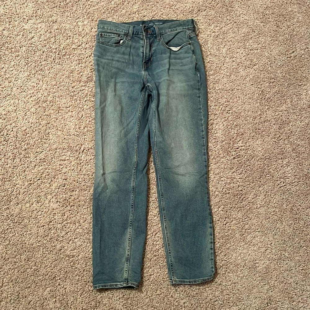 Men’s Old Navy Athletic Taper Built-In-Flex Jeans 
Size 30 x 32 
Medium Wash